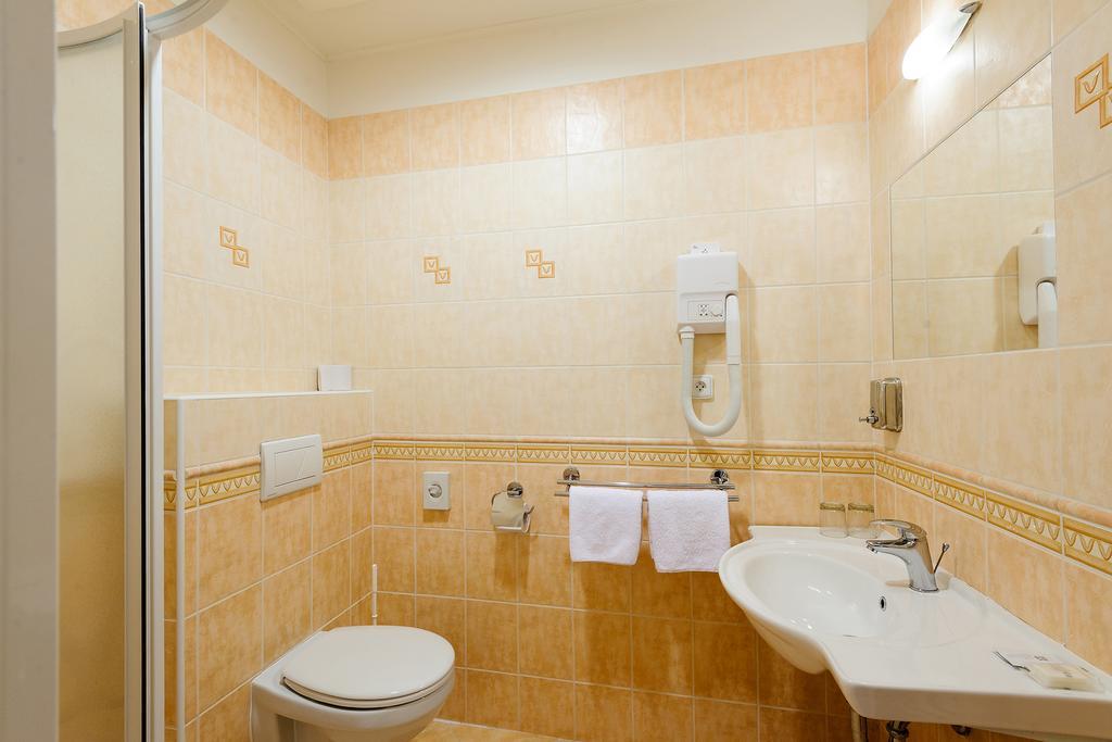 Economy Double Room,119730699:JPEG