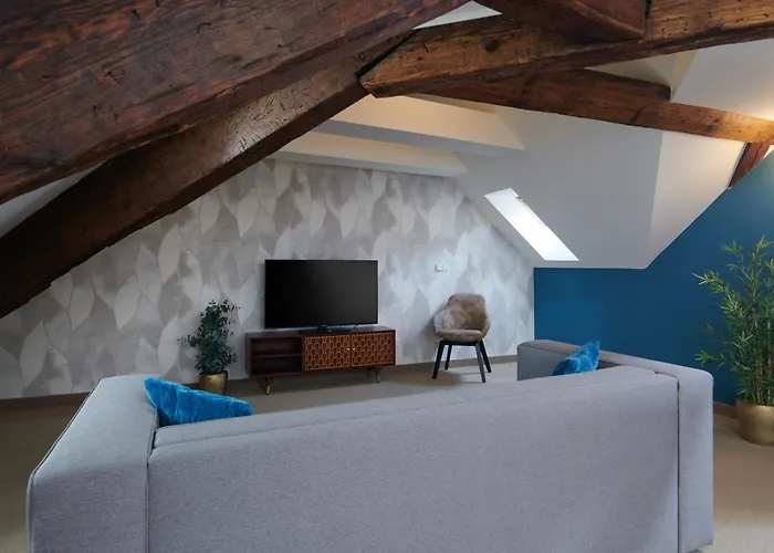 Golden Angel Suites By Adrez Prag